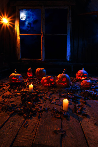 Η έννοια του Halloween. Πολλή φωτεινή κακό scary κολοκύθες, - Φωτογραφία, εικόνα