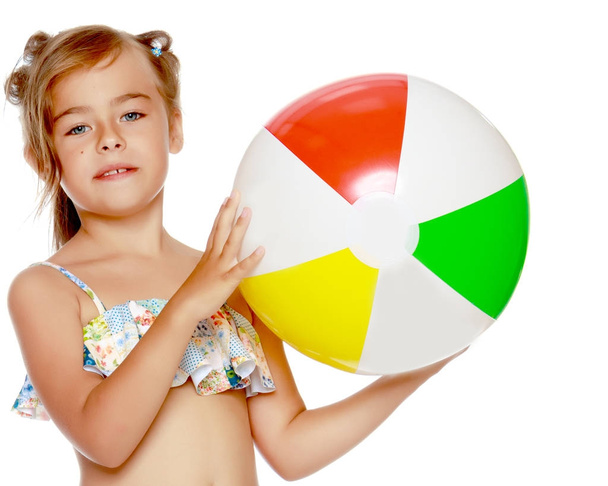 Little girl in a swimsuit with a ball - Foto, Bild
