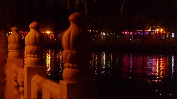 ακτή της πέτρας railings.reflection στην λίμνη με υπέροχη δικτυακής αρχαία Κίνα - Πλάνα, βίντεο