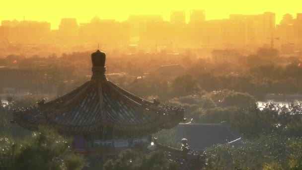 Köd homály porvédő Beijing pavilion & metropolis magas toronyházak városi. - Felvétel, videó