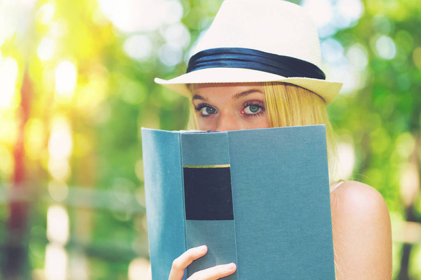 Young woman reading a book outside - Foto, Imagen