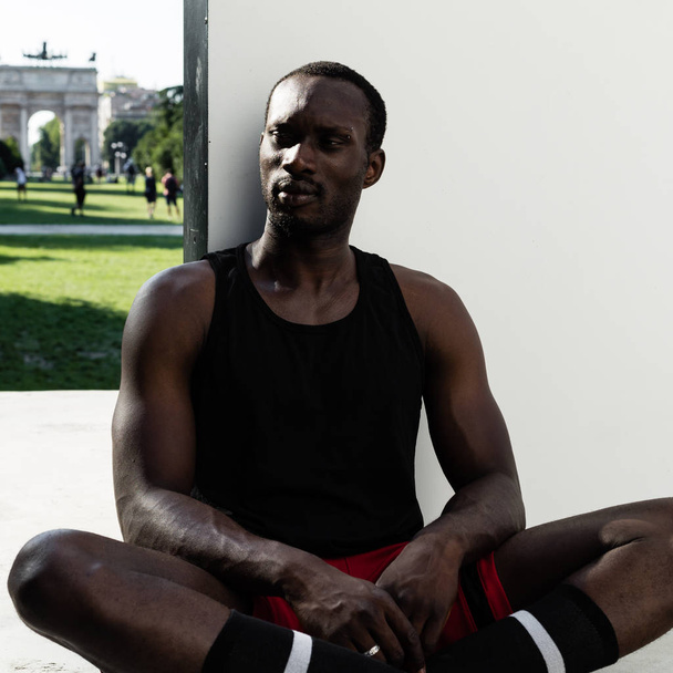 Portrait of a black man in a city park - Zdjęcie, obraz