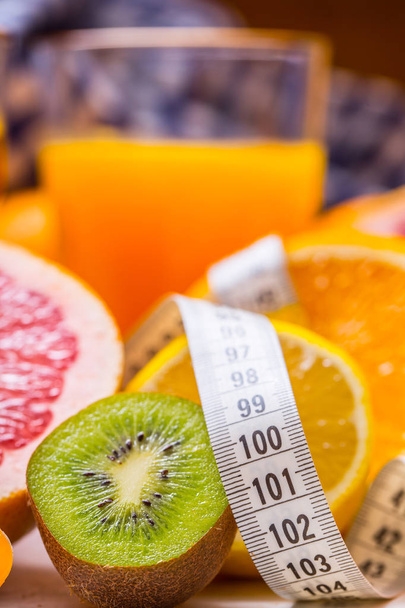 Measure tape and fresh citrus fruit orange lemon tangerine lime lemon and grapefruit - Fotografie, Obrázek