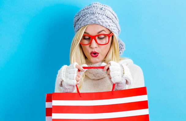Happy young woman holding shopping bags - Foto, Imagem