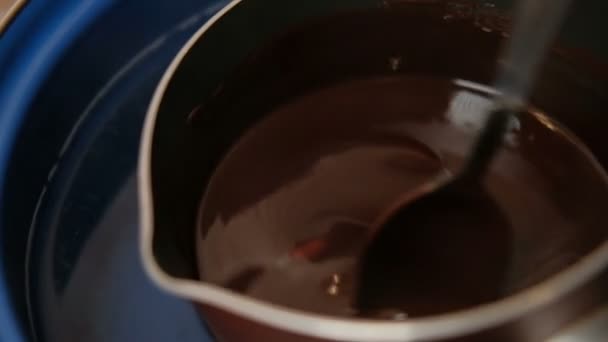 Proces van koken en smelt de warme chocolademelk - Video