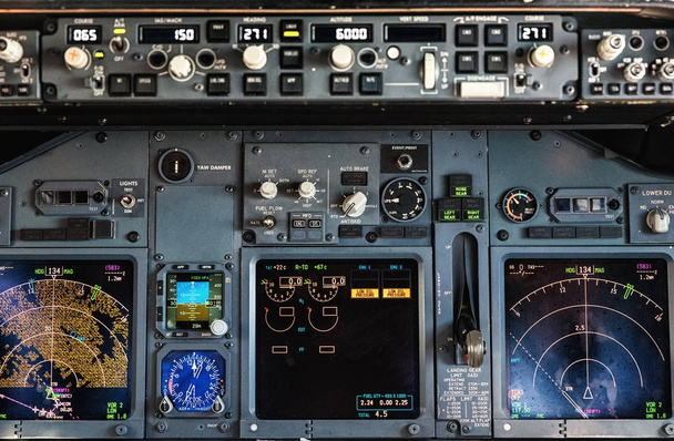 Панель управления воздушным судном
 - Фото, изображение
