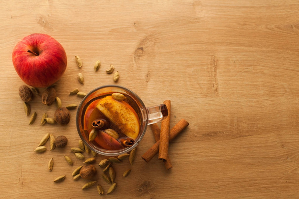  Hot tea with apple, cinnamon and cardamom. - Photo, Image