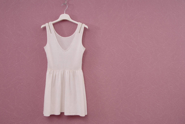 white dress, summery frock, cotton gown,  ladies' wear; - Foto, immagini