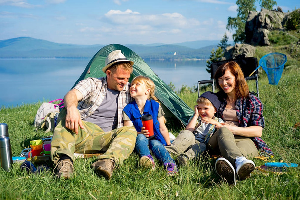Happy family hiking - Fotoğraf, Görsel
