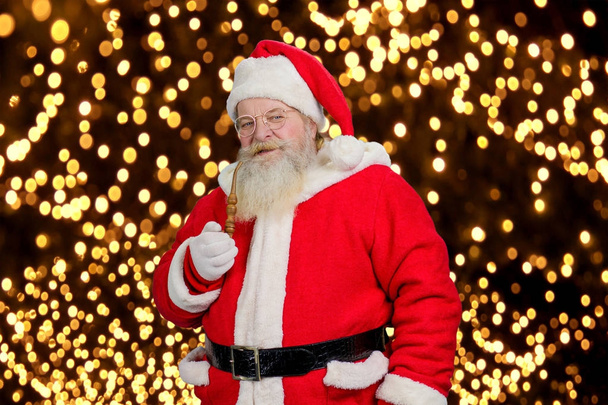 Санта-Клаус с трубкой, портрет
. - Фото, изображение