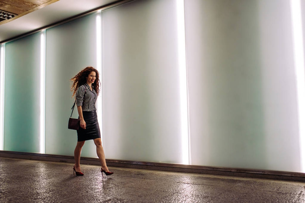 Young redhead business woman walking to work - Fotó, kép