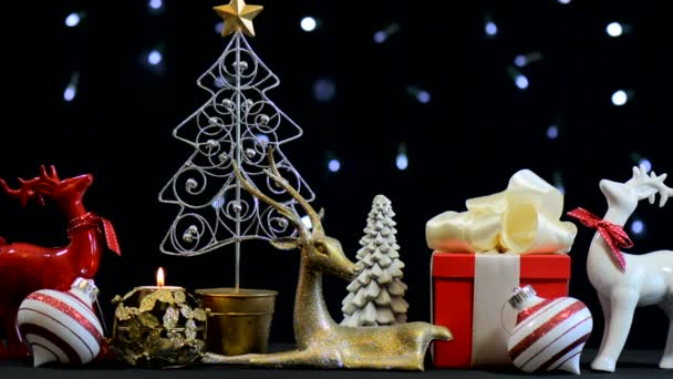 Ünnepi karácsonyi díszek asztaldísz csendélet - Felvétel, videó