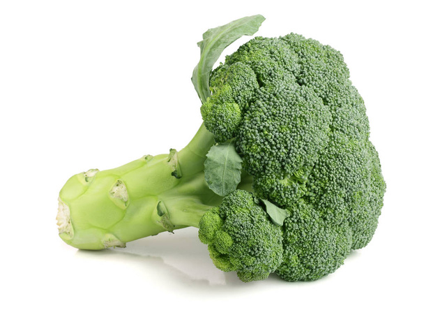 Beyaz arka plan yakın çekim izole taze brokoli - Fotoğraf, Görsel