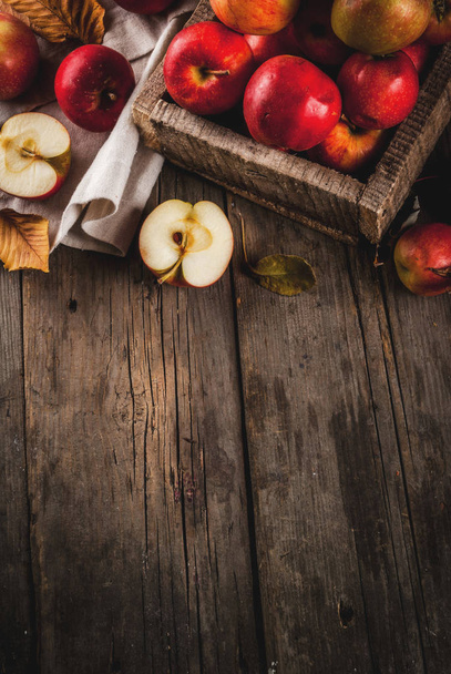 Podzimní syrové červené jablka - Fotografie, Obrázek
