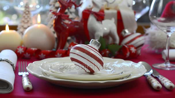 Stylowy stół Boże Narodzenie czerwony i biały  - Materiał filmowy, wideo