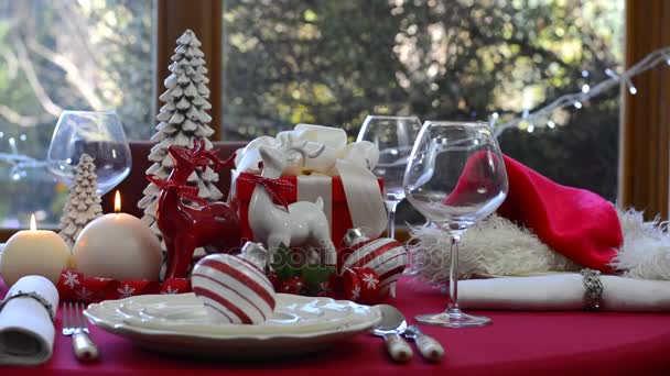 Stylové červené a bílé vánoční stůl  - Záběry, video