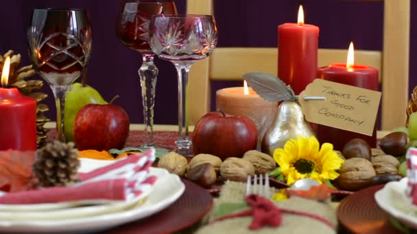 感謝祭のテーブルな場所設定と宝庫目玉 - 映像、動画