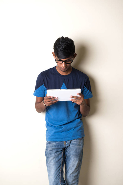 Indian young man with tablet computer - Foto, immagini