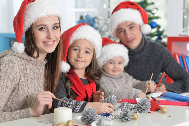 Family in Santa hats - Foto, afbeelding