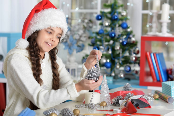 little girl preparing for Christmas - Zdjęcie, obraz