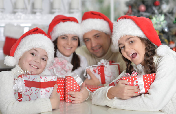 Family in Santa hats - Valokuva, kuva