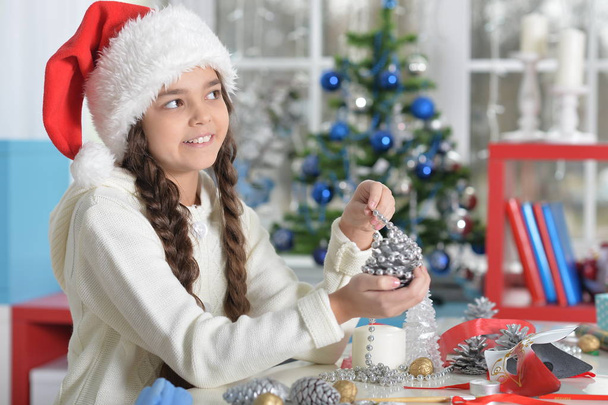 little girl preparing for Christmas - Zdjęcie, obraz