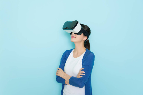 young attractive female student experience VR - Foto, Imagen