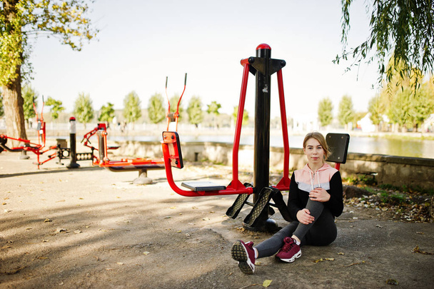 Young girl has the training and doing exercise outdoors on stree - 写真・画像