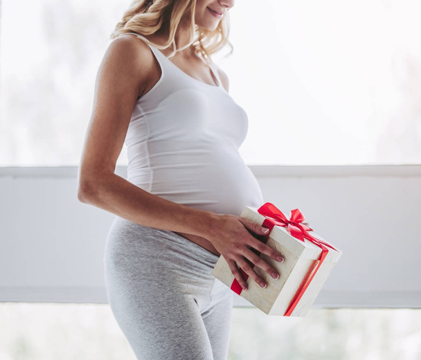 Pregnant woman at home - Фото, изображение
