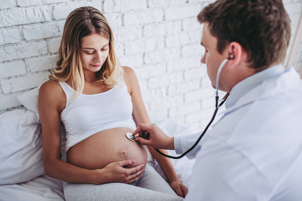 Pregnant woman with doctor - Фото, зображення
