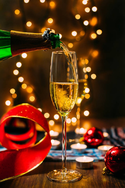 Dökme şampanya cam şişe  - Fotoğraf, Görsel