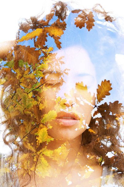 Лицо женщины в сочетании с листвой
 - Фото, изображение