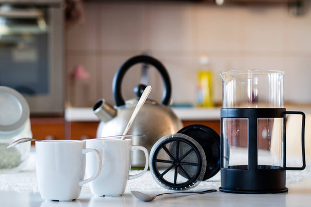 Morning yerba tea. Tasty tea brewed in cafetiere on the kitchen  - Foto, immagini