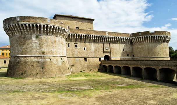Rocca Roverescan linnoitus sijaitsee Senigalliassa Marchen alueella Anconan maakunnassa. Matkailu ja historiallinen käsite
 - Valokuva, kuva