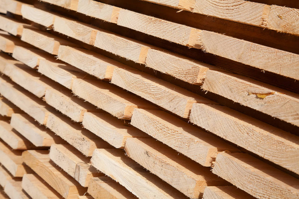Montón de nuevos tacos de madera
 - Foto, Imagen