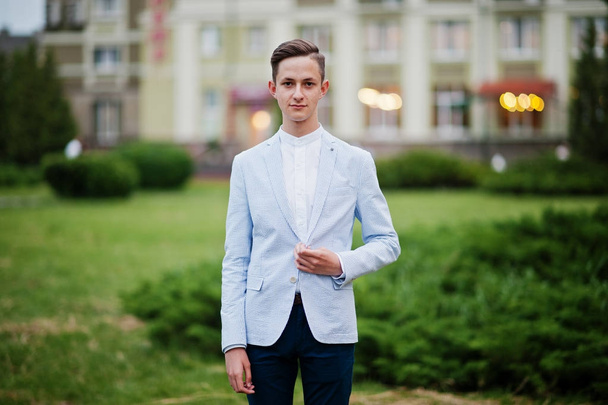 Portrait of a handsome young guy dressed in cool suit posing on  - Foto, Imagem