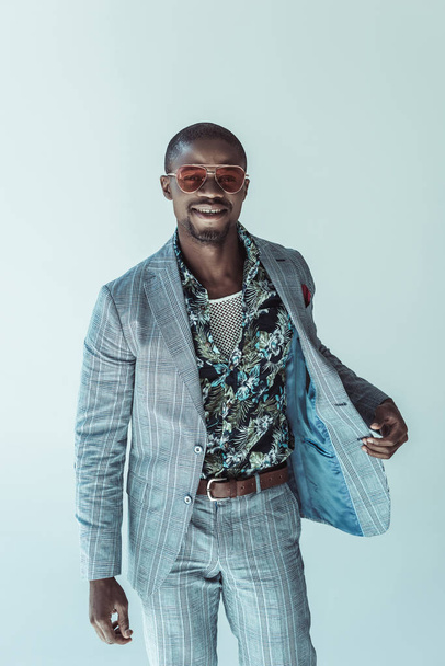 Smiling man posing in stylish suit - Фото, зображення