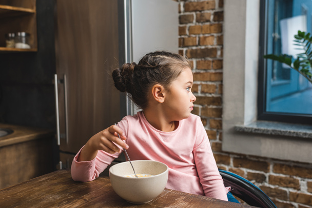 child with bowl of breakfast - Photo, image
