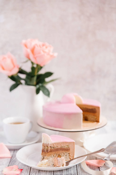 gâteau rose et roses
 - Photo, image