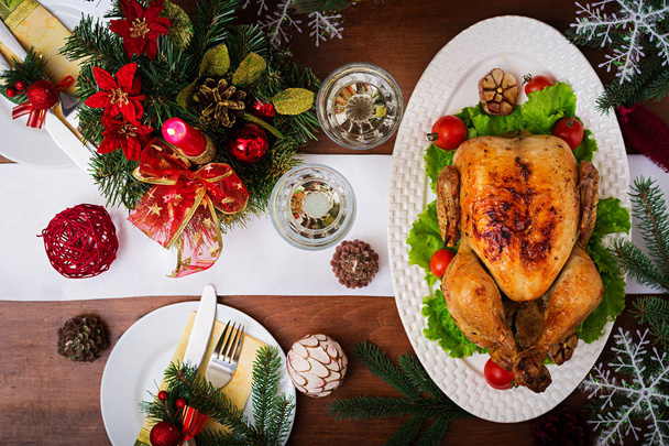 Kerst tafel geserveerd met Turkije - Foto, afbeelding