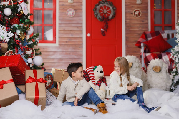 little boy and girl with gifts. happy little boy holding Christmas gift - Fotoğraf, Görsel