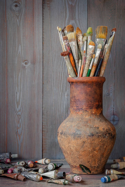 Brushes and paints of the artist - Fotoğraf, Görsel