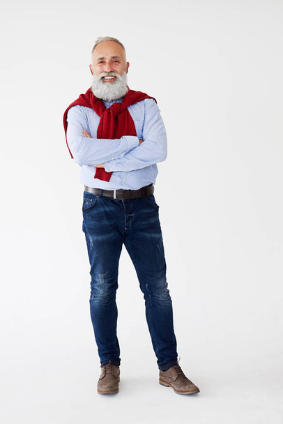 Casual pleased bearded man posing with arms folded - Photo, Image