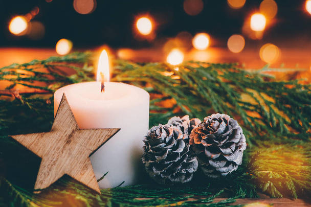 Christmas candle with natural ornaments - Valokuva, kuva