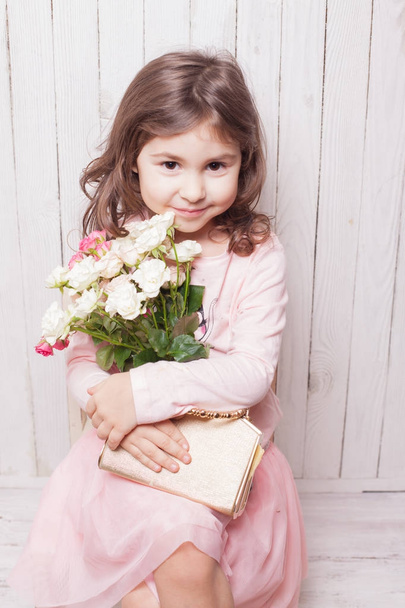 meisje met rozen - Foto, afbeelding
