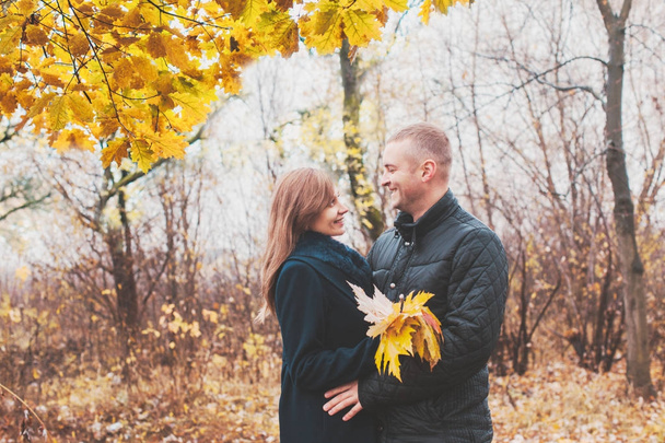 Happy couple in the autumn park - Φωτογραφία, εικόνα