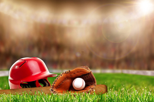 Baseball-Ausrüstung auf Gras mit Kopierplatz - Foto, Bild