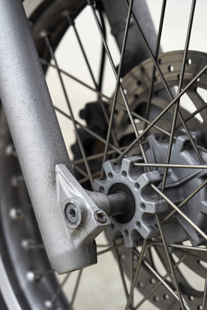 ビンテージヨーロッパのオートバイの前輪コンポーネント  - 写真・画像