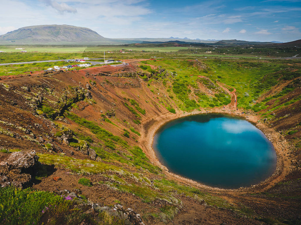 lago de cratera kerid
  - Foto, Imagem