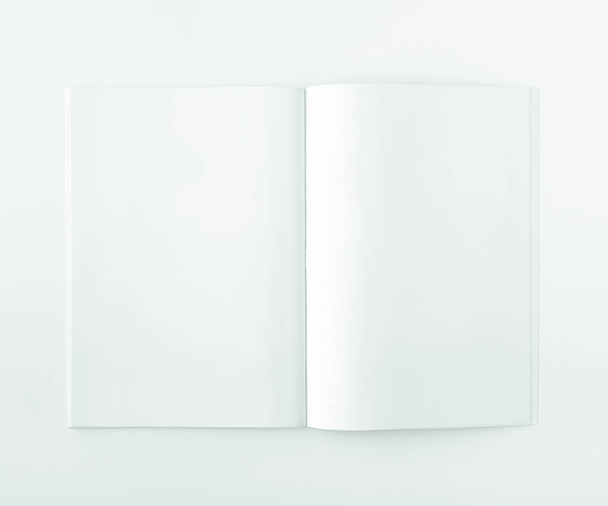 Tyhjä aikakauslehti malli eristetyllä valkoisella taustalla, 3d Kuvitus
 - Valokuva, kuva